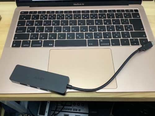 USB Type-C接続できるUSBハブを購入しました。最初にデバイス認証のために接続しただけで、その後ほとんど使っていませんね。